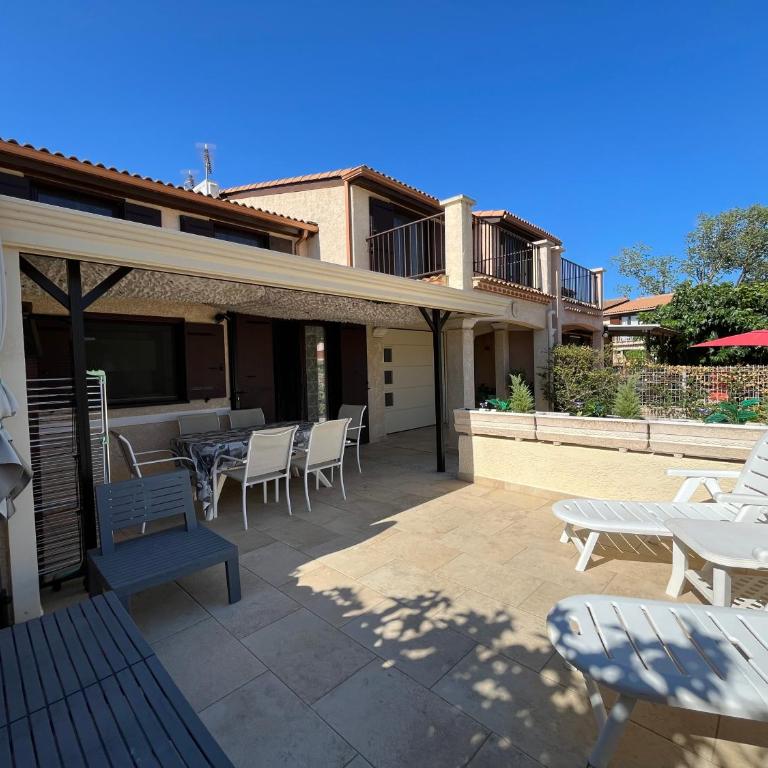 Domaine de vacances à 600m de la plage, belle villa climatisée 3 chambres, 5 couchages terrasse WIFI, accès payant pour les animations et piscines LRPDSE3 - Maison 3 Chambres - 2