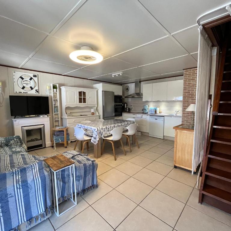 Domaine de vacances à 600m de la plage, belle villa climatisée 3 chambres, 5 couchages terrasse WIFI, accès payant pour les animations et piscines LRPDSE3 - Maison 3 Chambres - 5