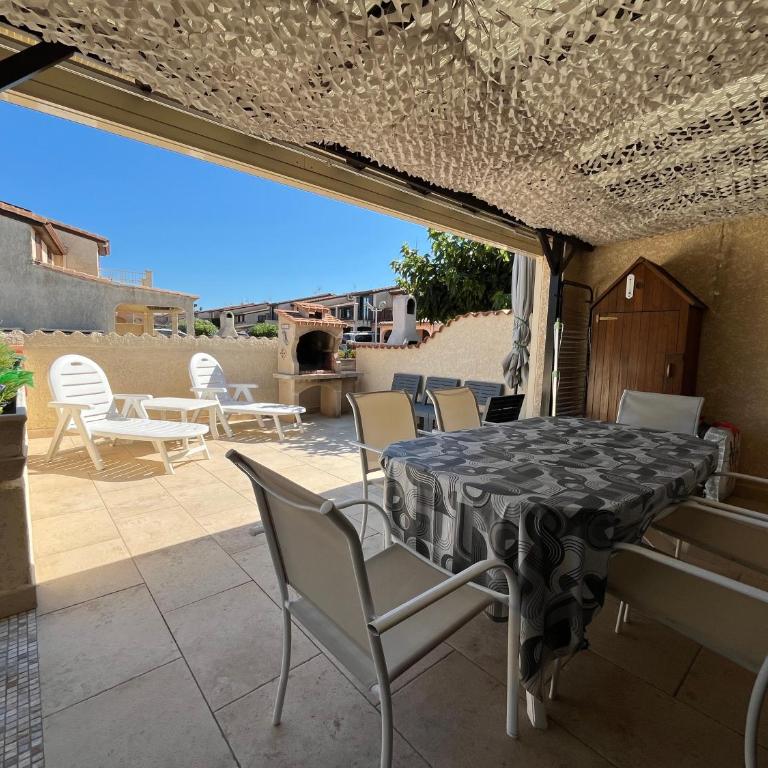 Domaine de vacances à 600m de la plage, belle villa climatisée 3 chambres, 5 couchages terrasse WIFI, accès payant pour les animations et piscines LRPDSE3 - Maison 3 Chambres - 3