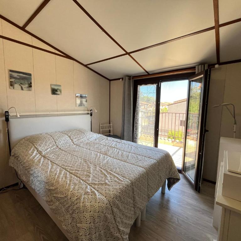 Domaine de vacances à 600m de la plage, belle villa climatisée 3 chambres, 5 couchages terrasse WIFI, accès payant pour les animations et piscines LRPDSE3 - Maison 3 Chambres - 6