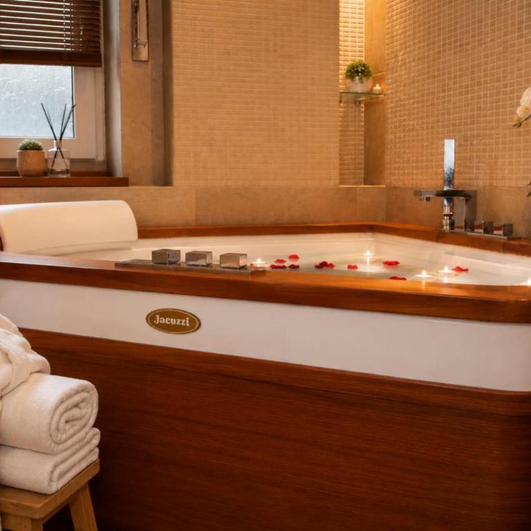 Charm Apartment & Relax Jacuzzi Roma-Gemelli - Appartamento Deluxe con 2 Camere da Letto e Balcone - 14
