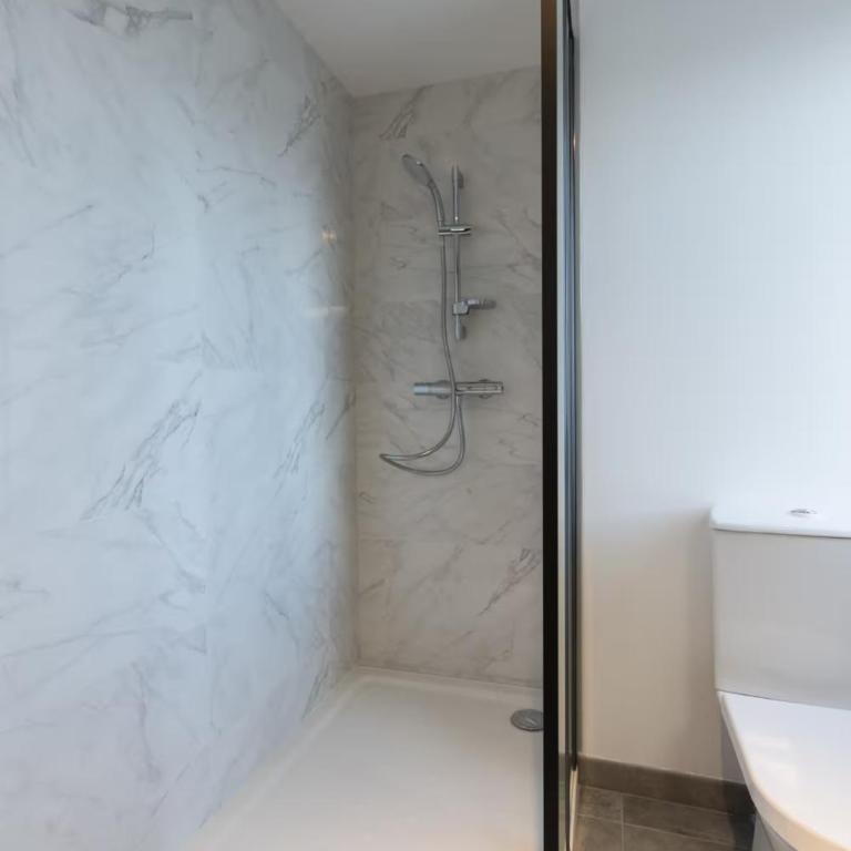 Studio face INSA Villeurbanne, WiFi, bureau dédié, garage, tram T1 - Studio-Apartment - 14