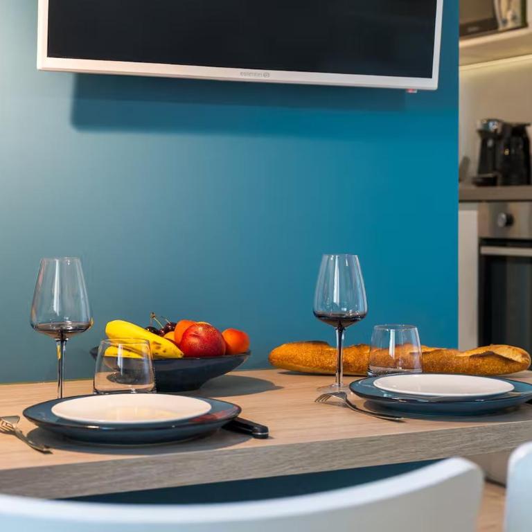 Studio face INSA Villeurbanne, WiFi, bureau dédié, garage, tram T1 - Studio-Apartment - 22