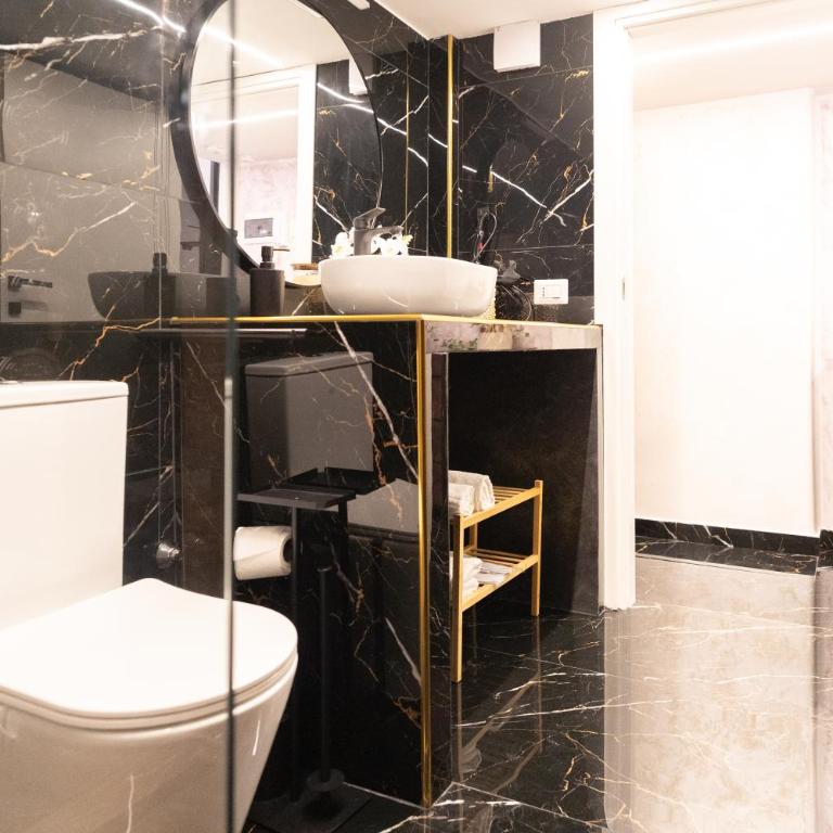 Midnight Suite - One-Bedroom House - 6