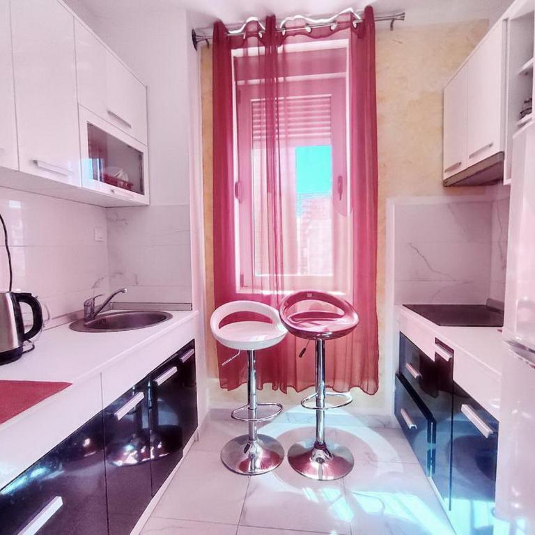 Adrialux2 - Apartman sa 1 Spavaćom Sobom, Balkonom i Pogledom na Planinu - 3