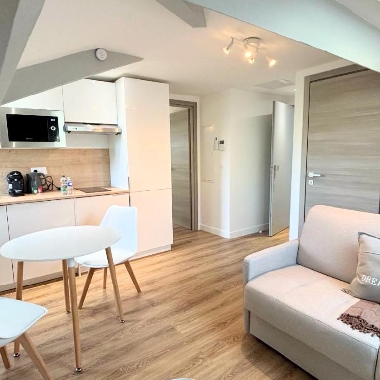 Proche gare, 5 min Plage du Midi, T2 avec 1 chambre - Palmazur Vacances - Appartement 1 Chambre - 13