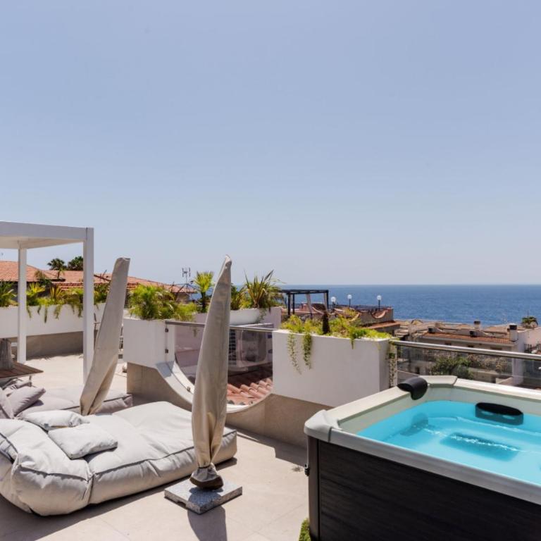 Private terrace & Jacuzzi - PRIORITY RESERVATION IN OUR HOST PROFILE - Appartamento Attico - 1