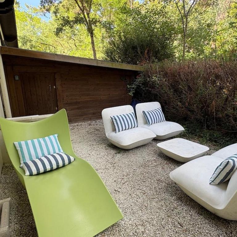 Appartement 61 metres carrés plus terrasse privée 85 mètres carrés donnant accés direct à la piscine - Apartment mit 1 Schlafzimmer - 25