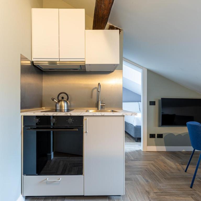 BePlace Apartments in Porta Venezia - Small Double Room-Via Panfilo Castaldi 19 - 7