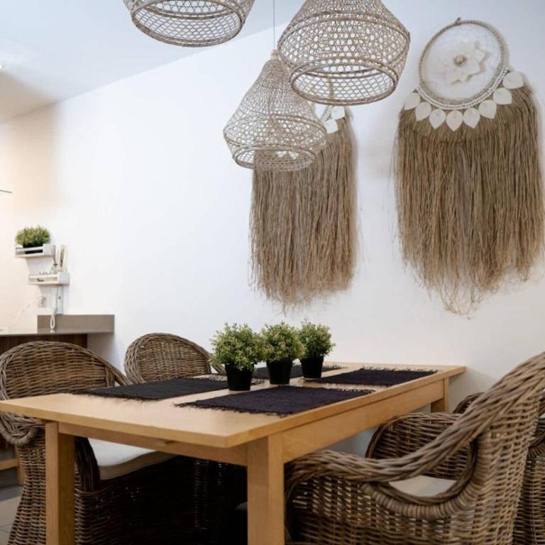 Lunada Bright Stay with Rooftop Amenities - Apartment - 8