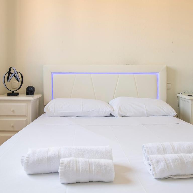 Piso Exclusivo con Piscina y Atención 24 horas cerca del Aeropuerto e IFEMA - Apartamento de 1 dormitorio - 24
