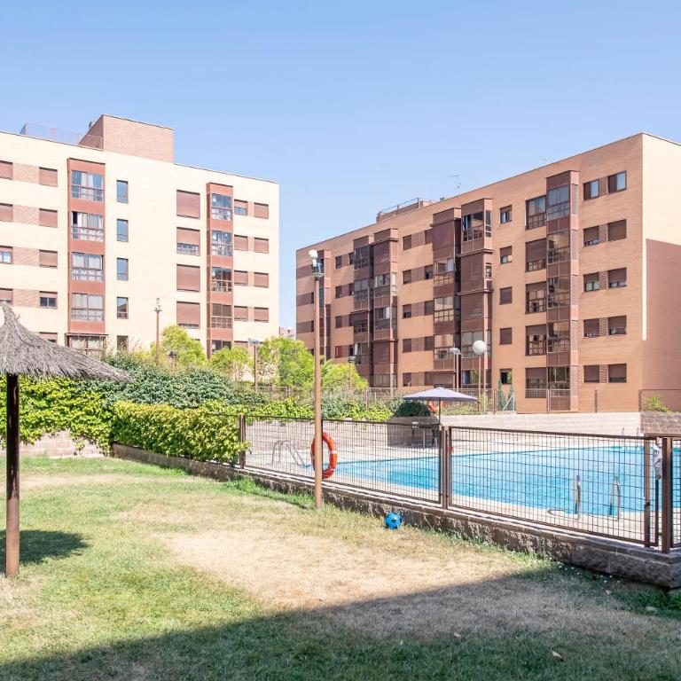 Piso Exclusivo con Piscina y Atención 24 horas cerca del Aeropuerto e IFEMA - Apartamento de 1 dormitorio - 43