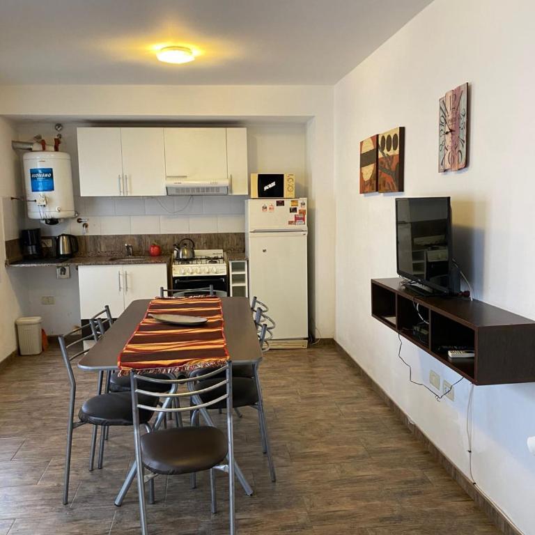 depto a 3 cuadras de peatonal, terraza con asador y cochera - Apartamento de 2 dormitorios - 1