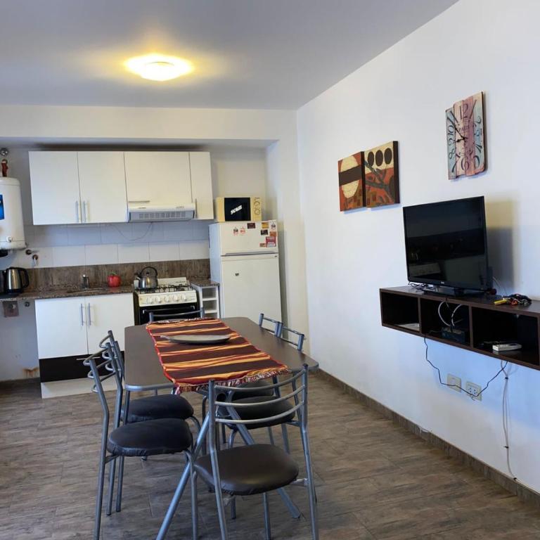 depto a 3 cuadras de peatonal, terraza con asador y cochera - Apartamento de 2 dormitorios - 5