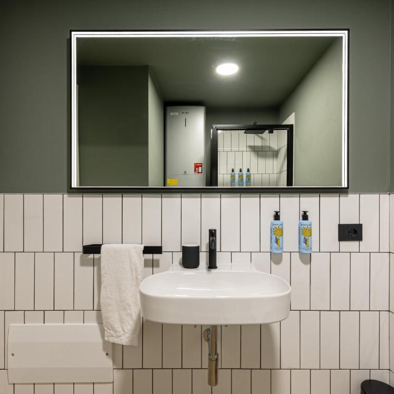 BePlace Apartments in Porta Venezia - Deluxe One-Bedroom Apartment-Via Panfilo Castaldi 19 - 5