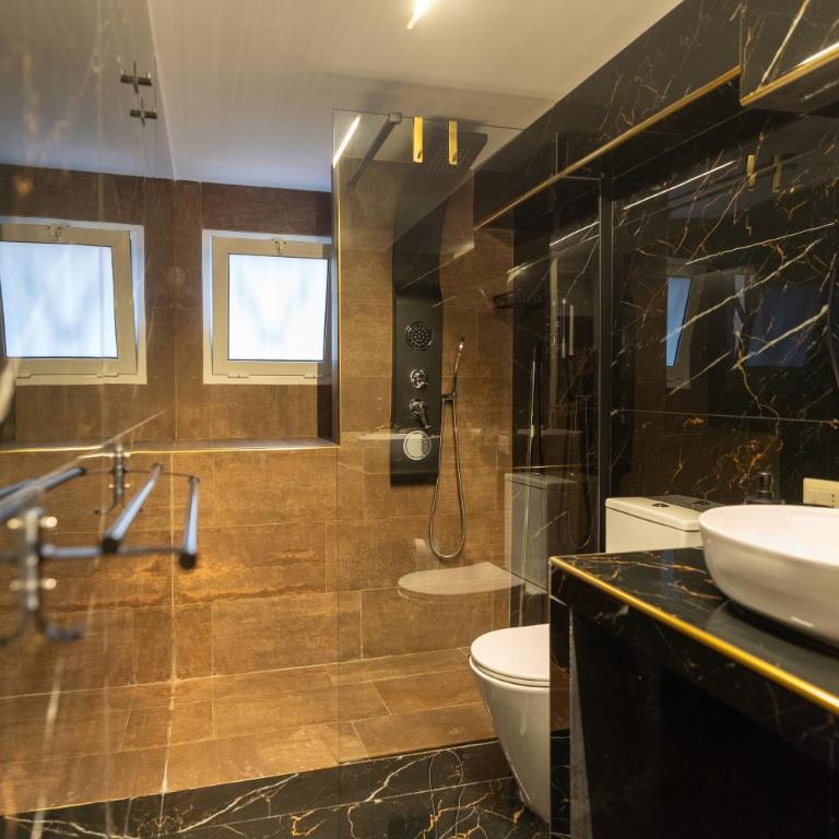 Midnight Suite - One-Bedroom House - 7