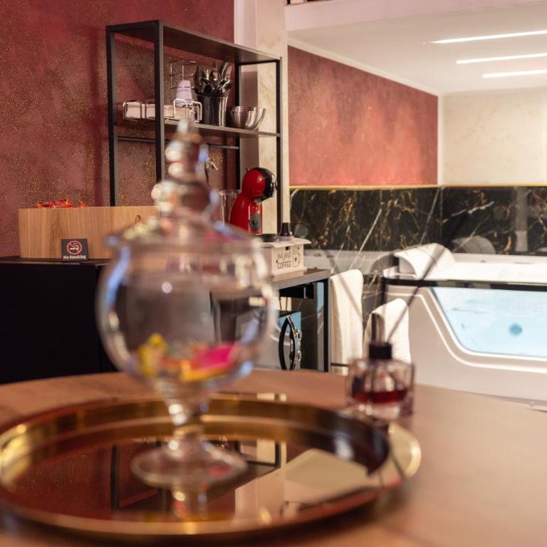 Midnight Suite - One-Bedroom House - 9