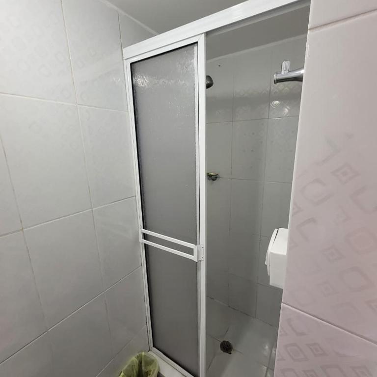 KMO HOUSE las Acacias - Habitación Doble Estándar con baño compartido - 3