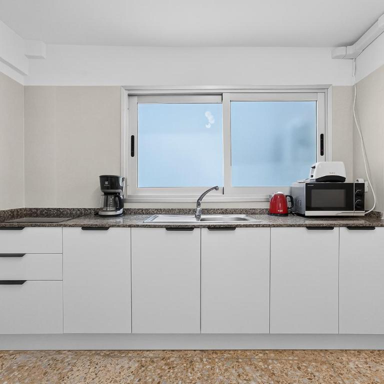 AzureBalcony NewlyRenovated 1stFloor LosCristianos - Apartamento con balcón - 8