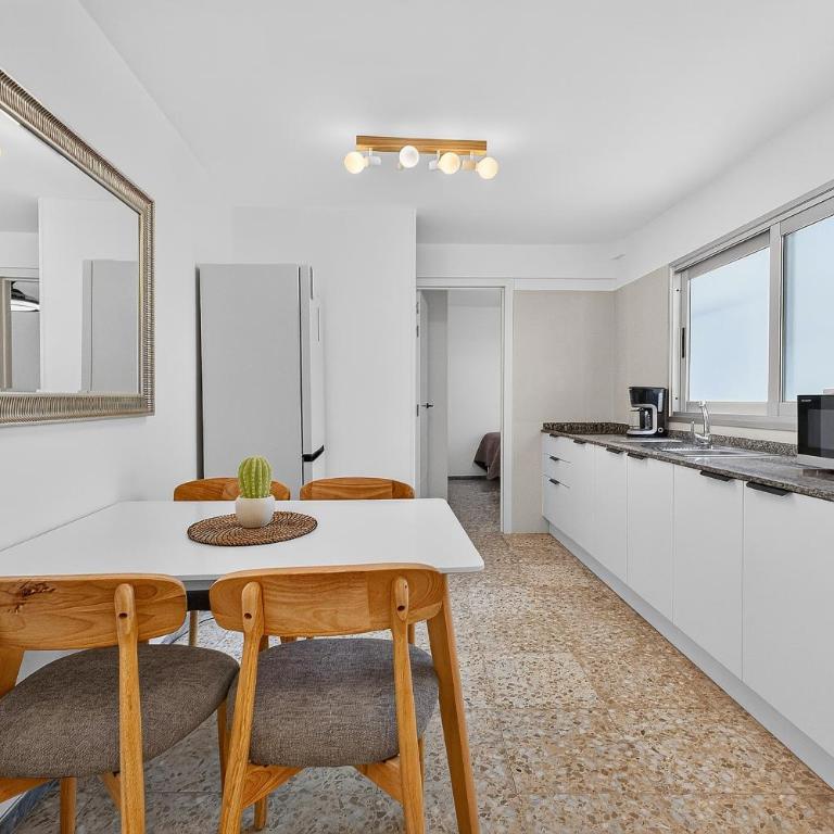 AzureBalcony NewlyRenovated 1stFloor LosCristianos - Apartamento con balcón - 9