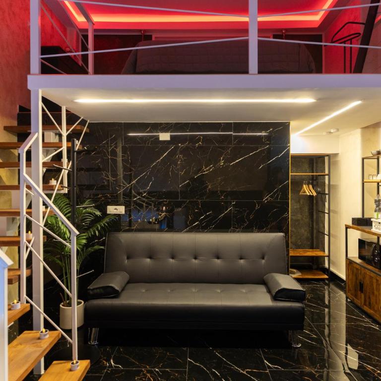 Midnight Suite - One-Bedroom House - 3
