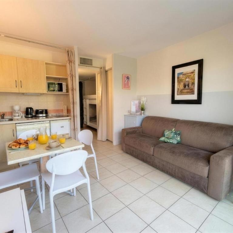 Apartment - Beachfront - Swimming pool - Garage - Tennis - One-Bedroom Apartment - 8
