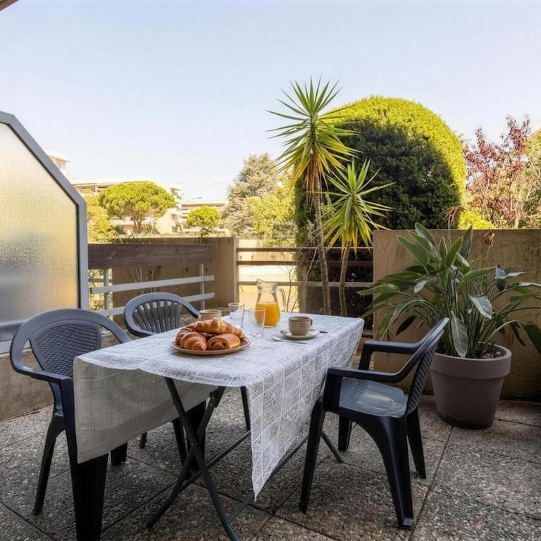 Apartment - Beachfront - Swimming pool - Garage - Tennis - One-Bedroom Apartment - 7