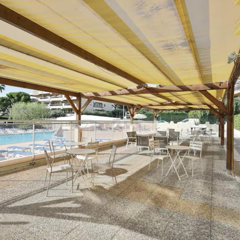 Apartment - Beachfront - Swimming pool - Garage - Tennis - One-Bedroom Apartment - 14