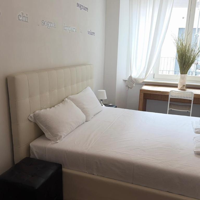 Duomo Amazing Downtown Como Centre - Two-Bedroom Apartment with Balcony - 37