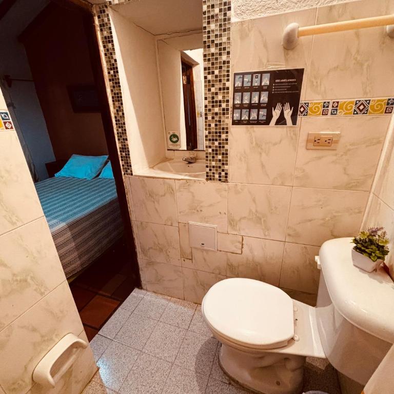 Casa Hospedaje Santa Barbara - Habitación Doble con baño privado - 3