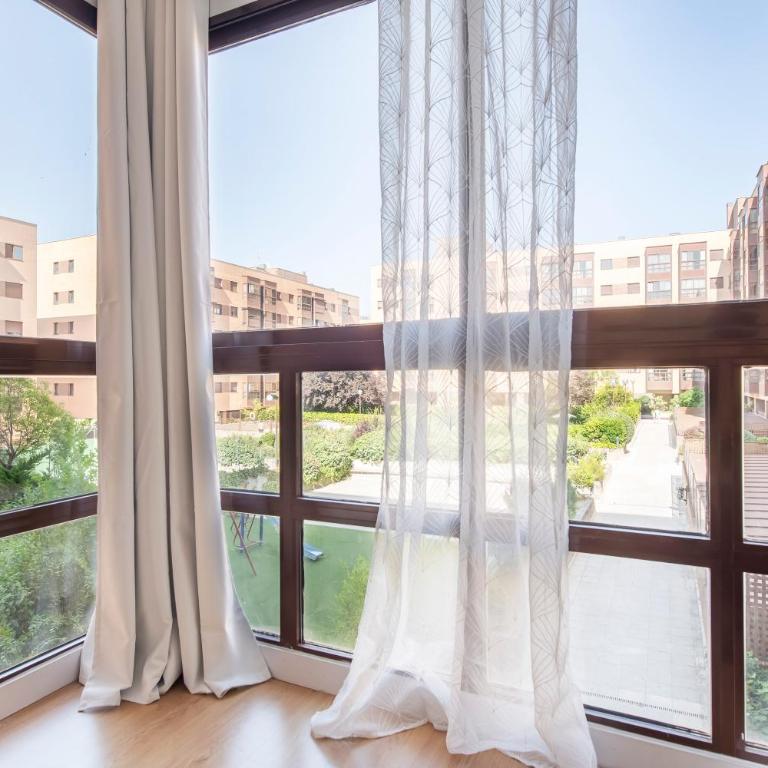 Moderno Piso frente a Plenilunio Zona IFEMA - Apartamento de 1 dormitorio - 2