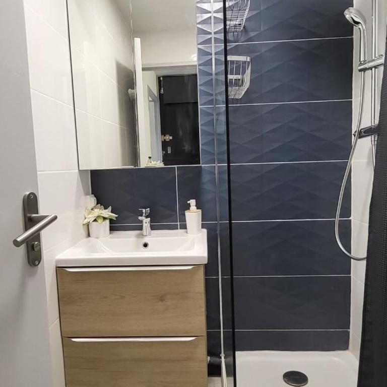 Un Jardin à 200m Plage et Commerces - Apartment - 17