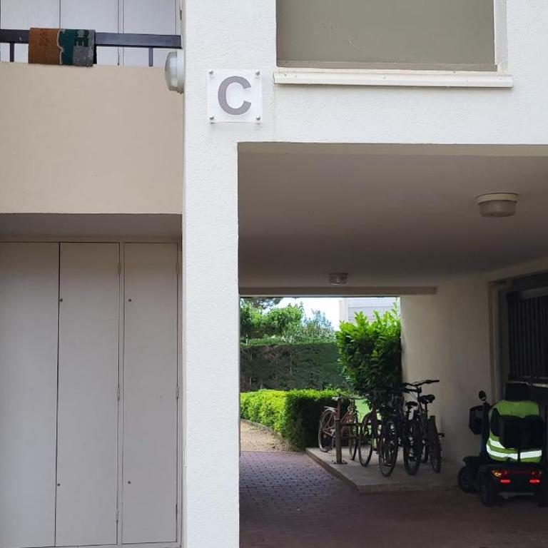 Un Jardin à 200m Plage et Commerces - Apartment - 20