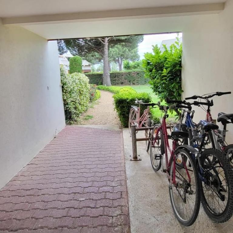 Un Jardin à 200m Plage et Commerces - Apartment - 27