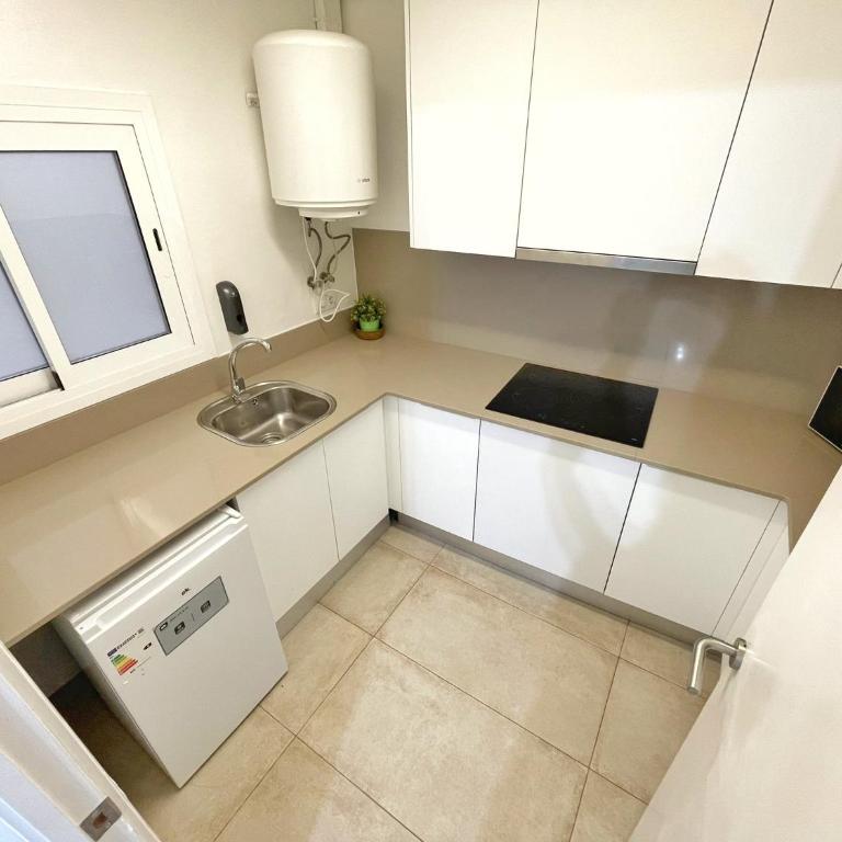 Suites nuevas con baño privado frente al metro st MWC Barcelona-FIRA - Habitación Doble con baño privado - 7