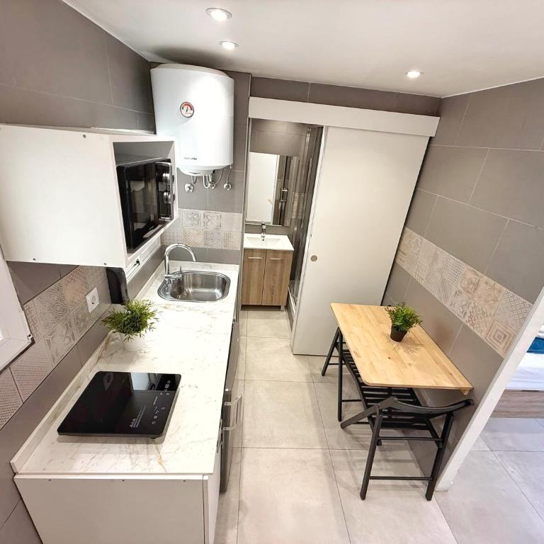 Suites nuevas con baño privado frente al metro st MWC Barcelona-FIRA - Habitación Doble con baño privado - 4