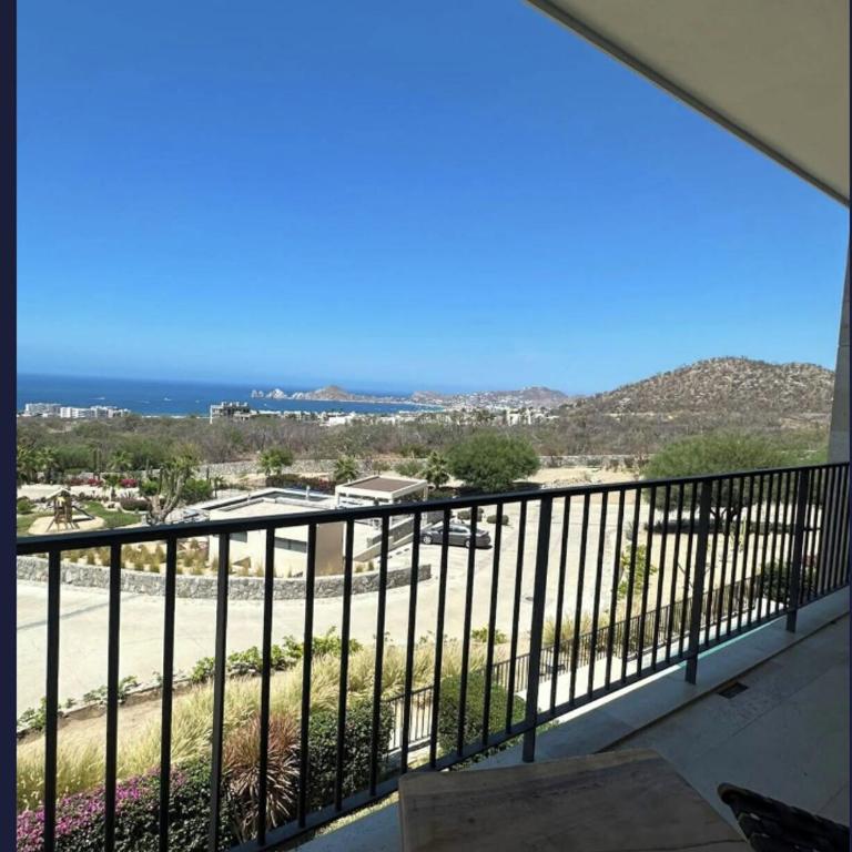 Beautiful 2-Bedroom Apartment with Arch & Ocean Views - One-Bedroom Apartment - 2