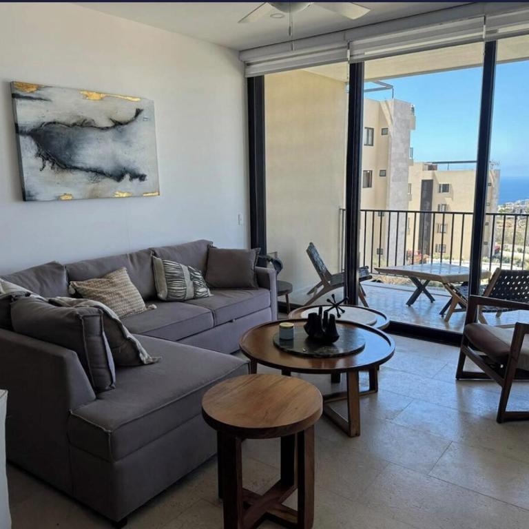 Beautiful 2-Bedroom Apartment with Arch & Ocean Views - One-Bedroom Apartment - 10