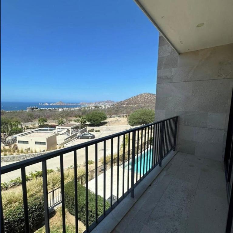 Beautiful 2-Bedroom Apartment with Arch & Ocean Views - One-Bedroom Apartment - 11