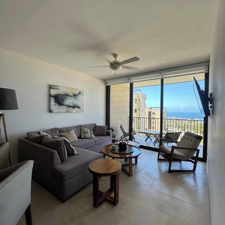 Beautiful 2-Bedroom Apartment with Arch & Ocean Views - One-Bedroom Apartment - 14