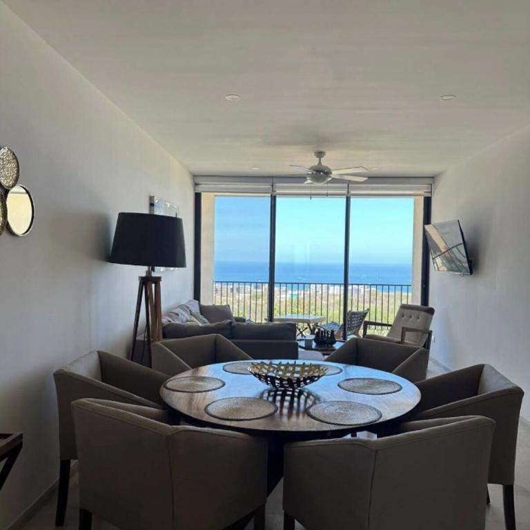 Beautiful 2-Bedroom Apartment with Arch & Ocean Views - One-Bedroom Apartment - 16