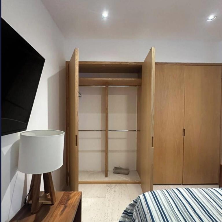 Beautiful 2-Bedroom Apartment with Arch & Ocean Views - One-Bedroom Apartment - 17