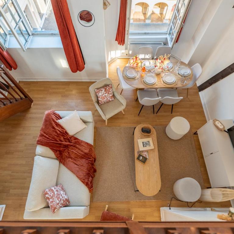 Duplex de charme dans un Cloître historique Parking privé - Appartement 2 Chambres - Vue sur Ville - 17