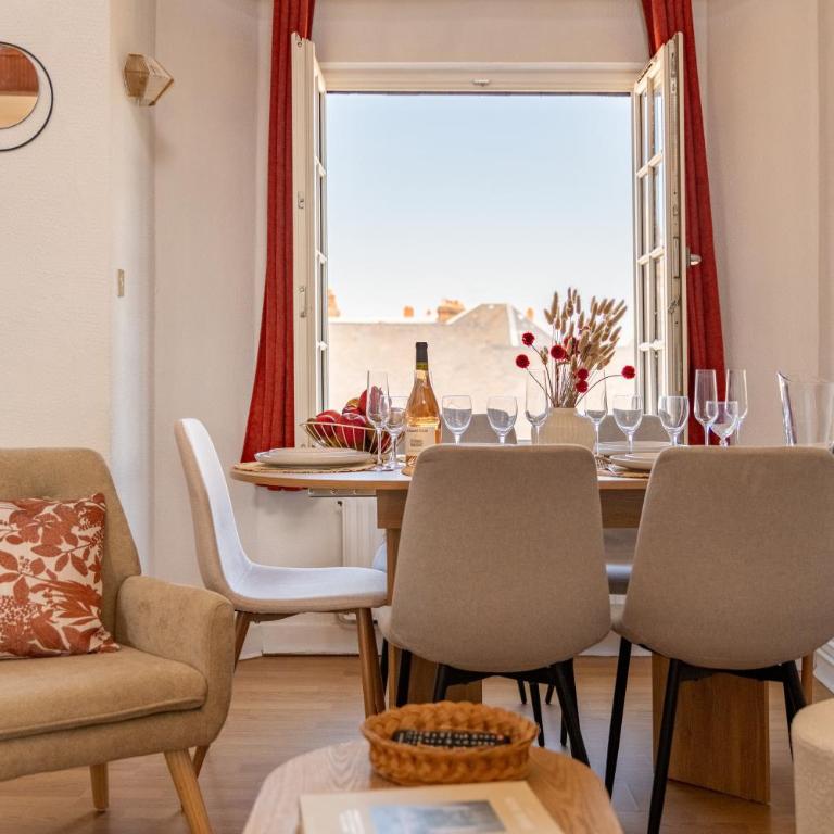 Duplex de charme dans un Cloître historique Parking privé - Appartement 2 Chambres - Vue sur Ville - 2