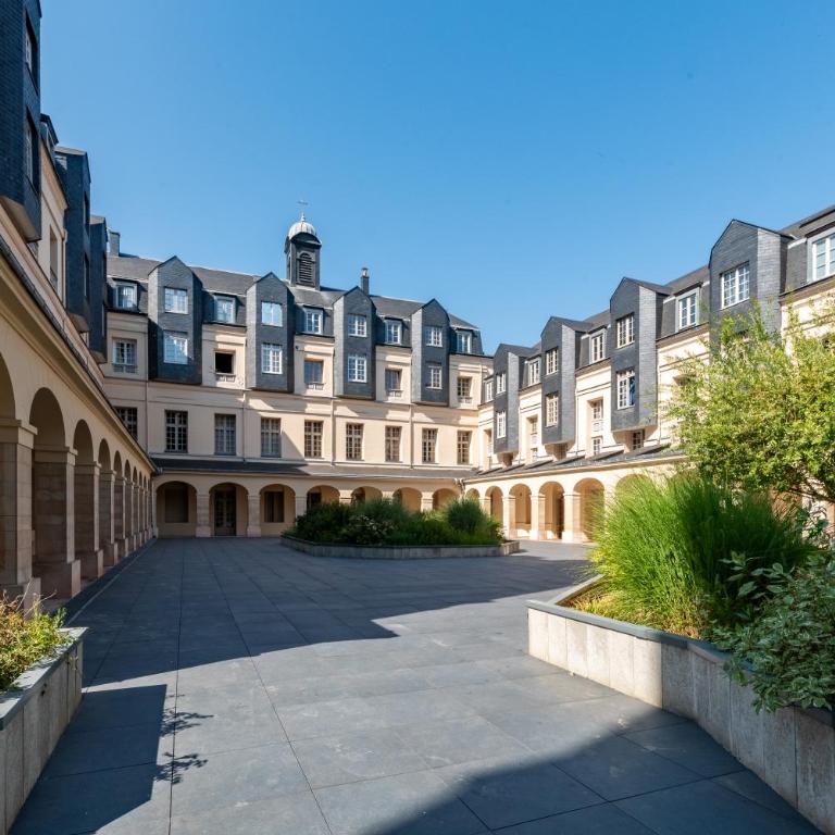 Duplex de charme dans un Cloître historique Parking privé - Appartement 2 Chambres - Vue sur Ville - 18