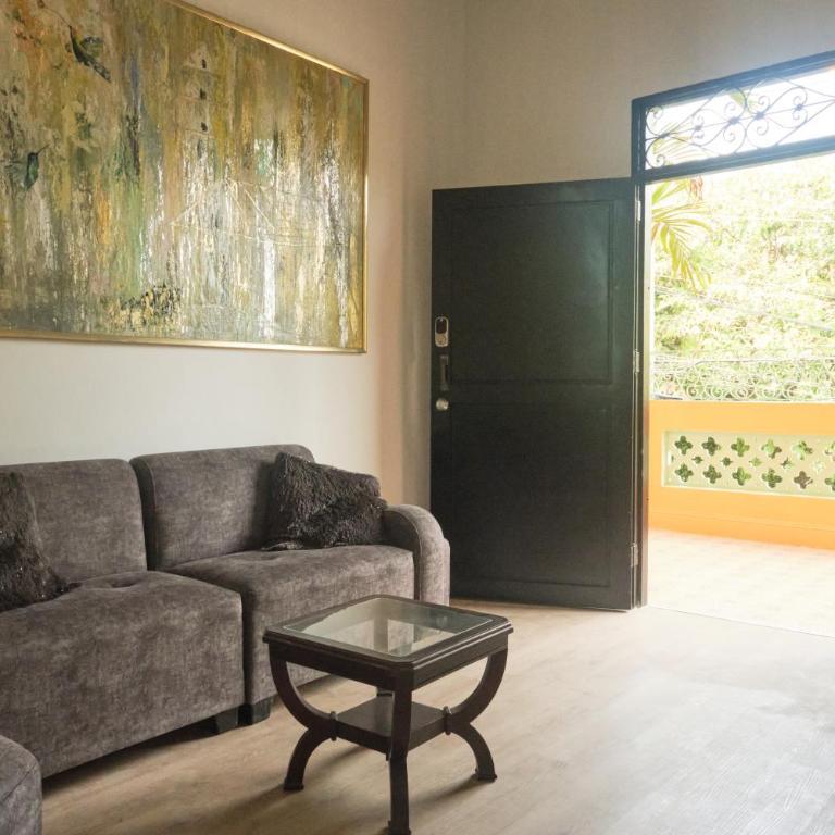 M12. Casa Amplia para Grupos con Gran Zona Exterior - Five-Bedroom House - 56