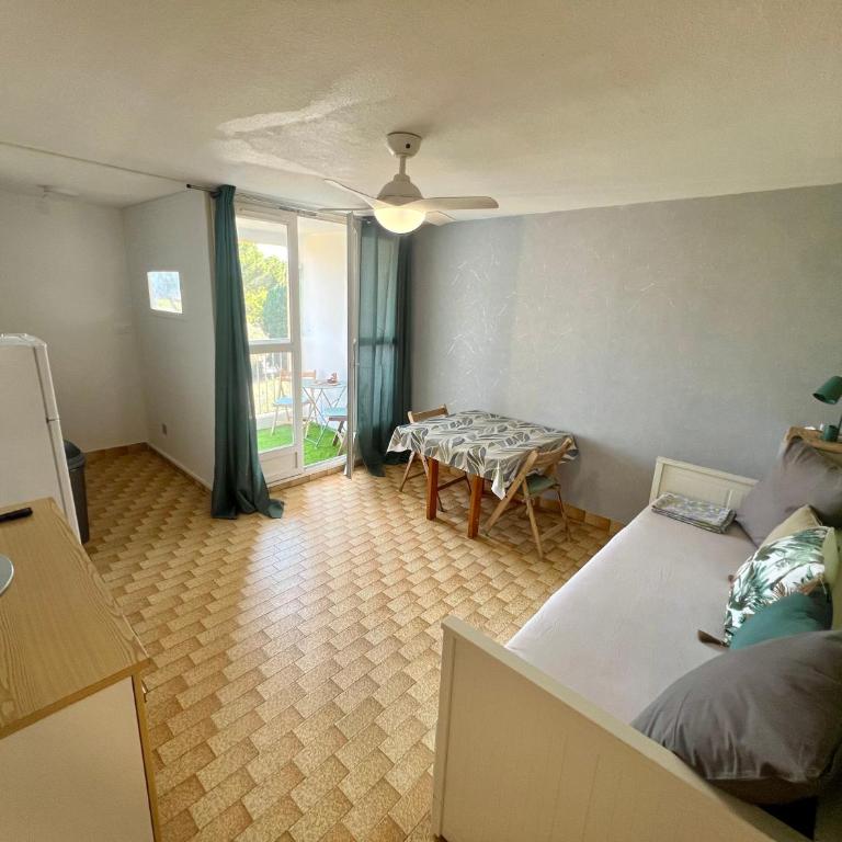 C19 Saint Loup - One-Bedroom Apartment - 1
