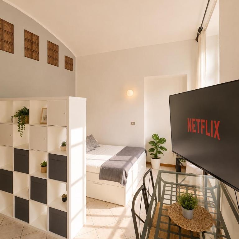 Design Loft near Porta Susa Netflix and Wi-Fi - One-Bedroom Apartment - 10