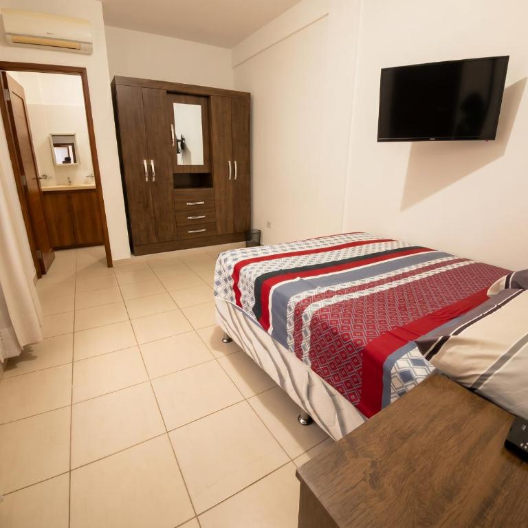 Departamentos Amoblados cerca Equipetrol - Cocina Equipada - One-Bedroom Apartment with Balcony and City View - 10