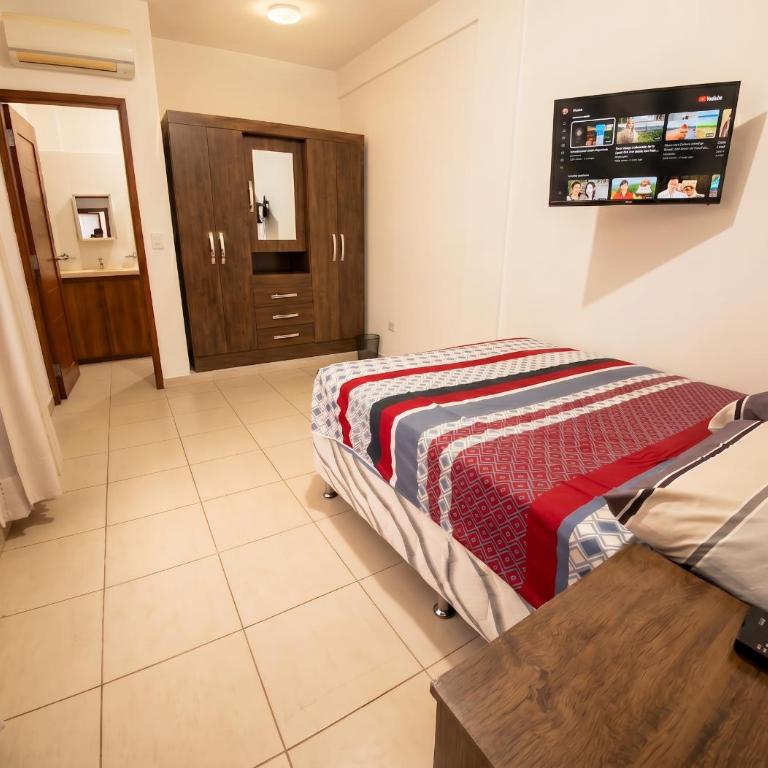 Departamentos Amoblados cerca Equipetrol - Cocina Equipada - One-Bedroom Apartment with Balcony and City View - 1